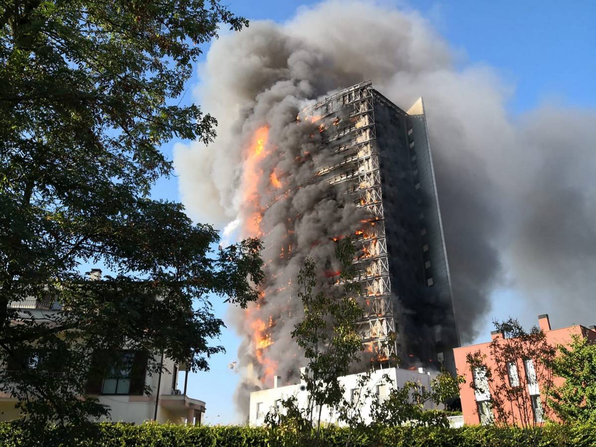 Palazzo milano in fiamme