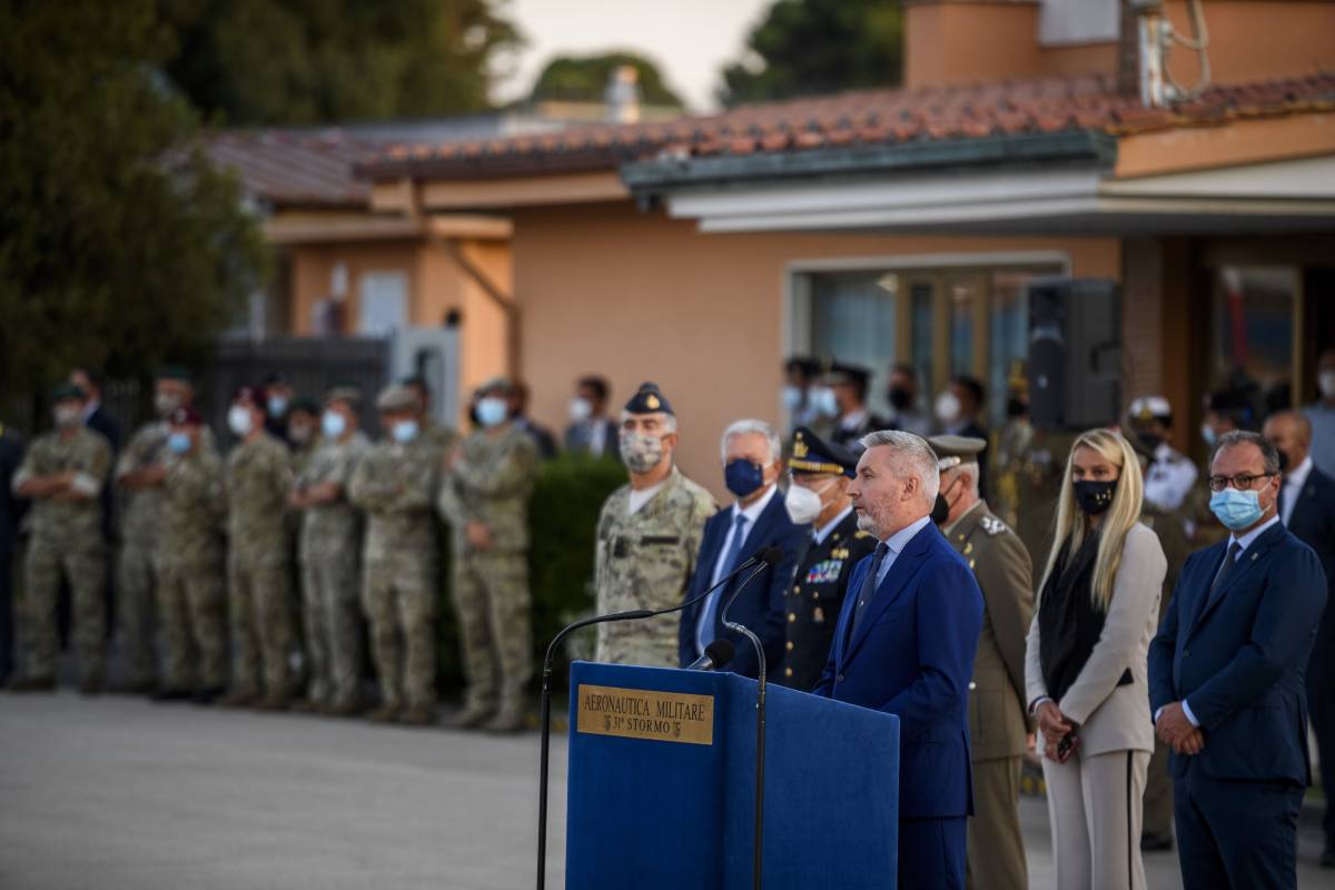 L'orgoglio dell'Italia per il ritorno dei militari. In due settimane effettuati 90 voli umanitari