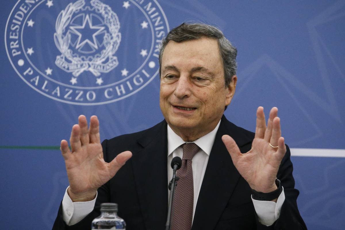 "A breve una nuova estensione". La mossa di Draghi sul green pass
