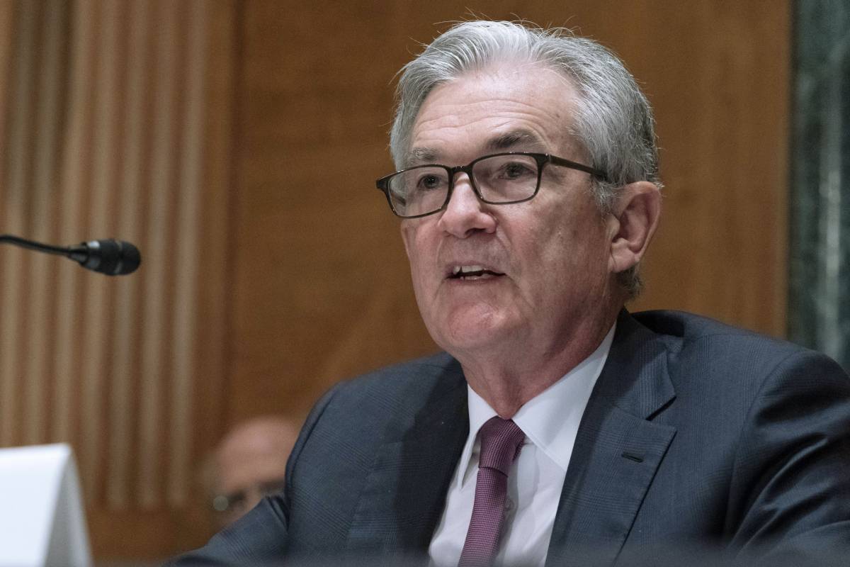 Powell nella bufera, ma resterà alla Fed