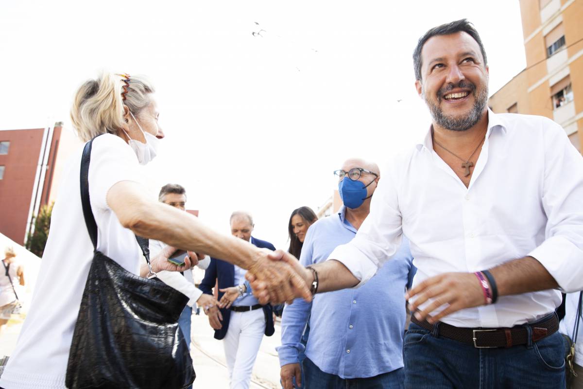 Salvini: "Chiusure? Sarebbero fallimento di Speranza. No a green pass per statali"
