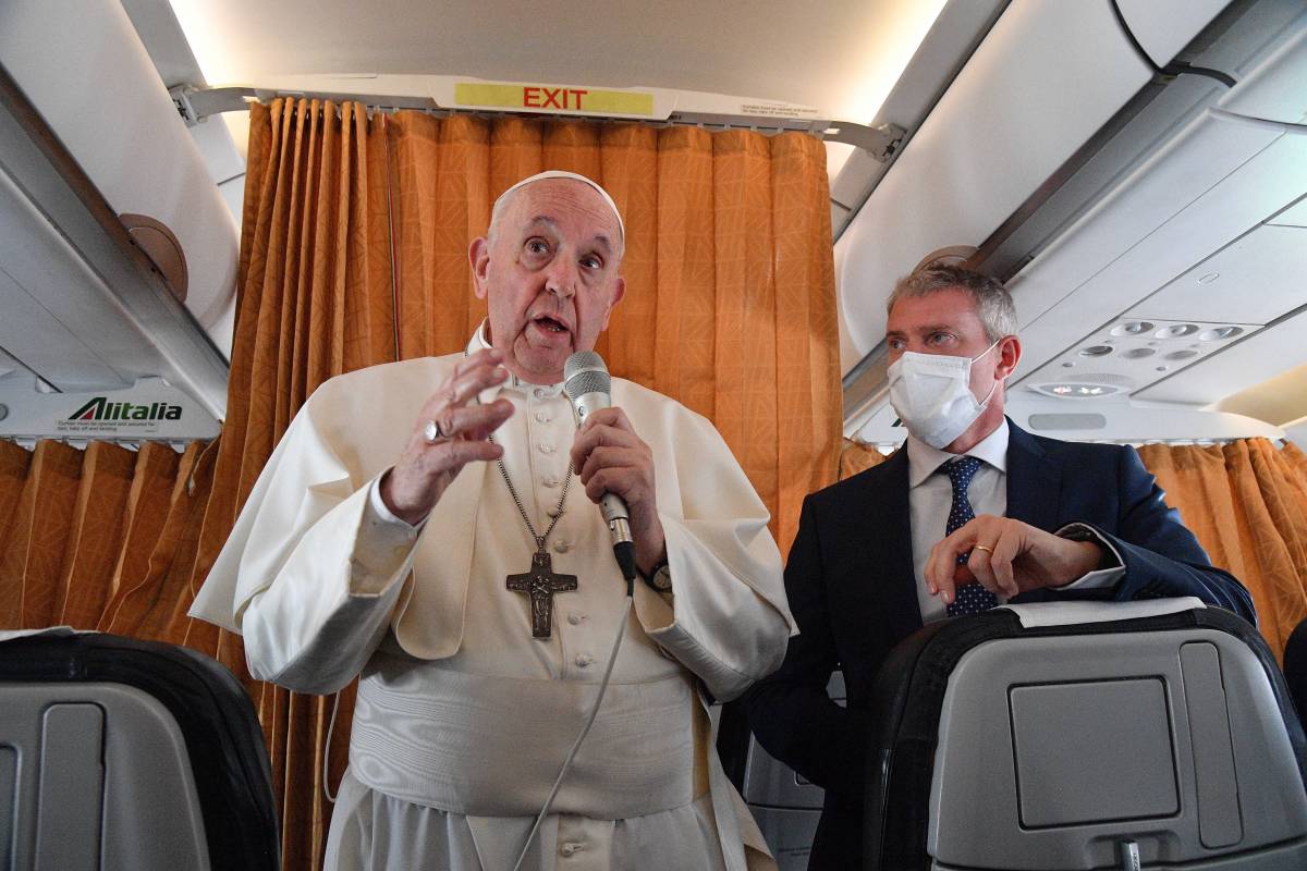 L'anatema del Papa sui cardinali anti Covid. "Ci sono dei negazionisti e uno è in ospedale"