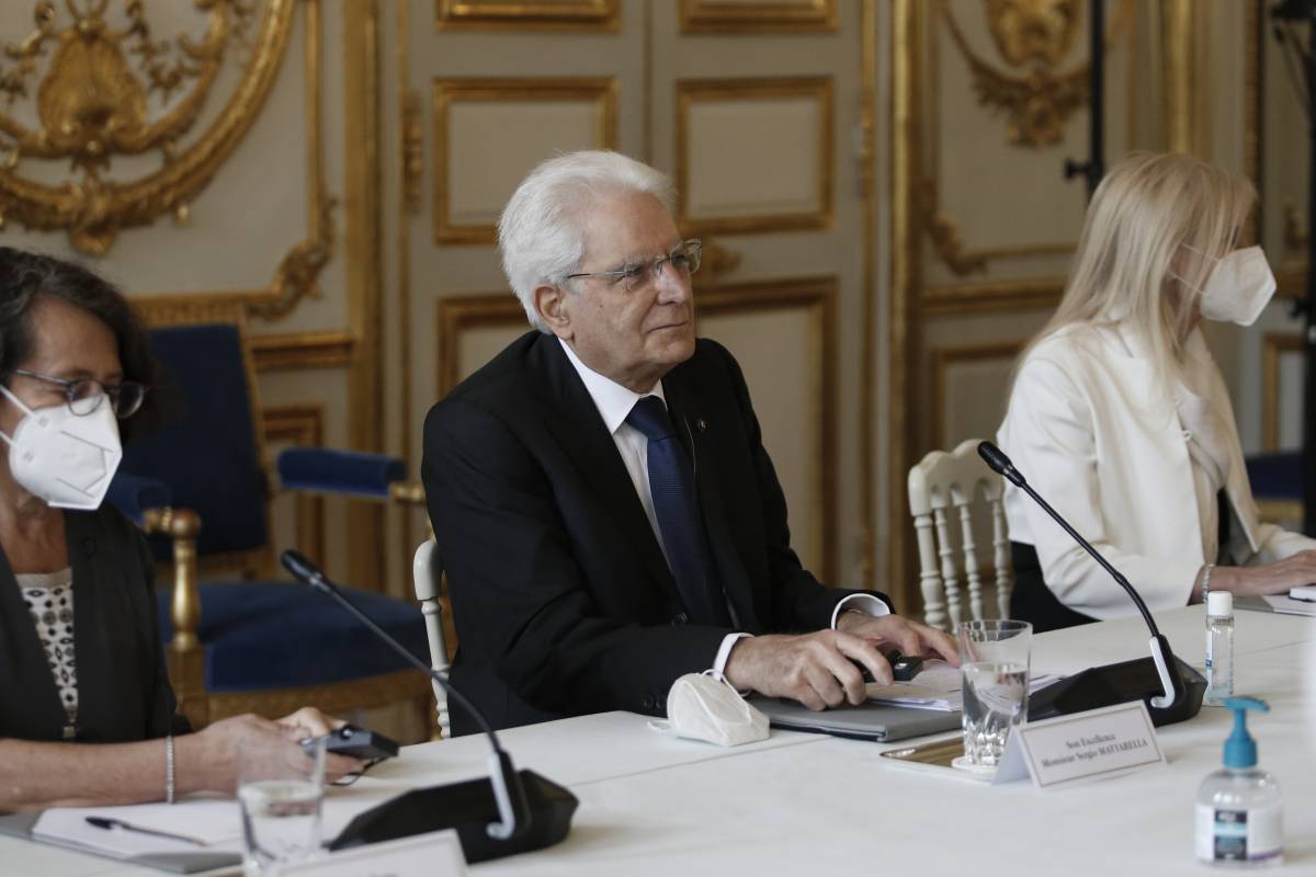 Le voci dal Colle: impegno dei partiti a cambiare la Carta. Ecco le condizioni per il Mattarella-bis