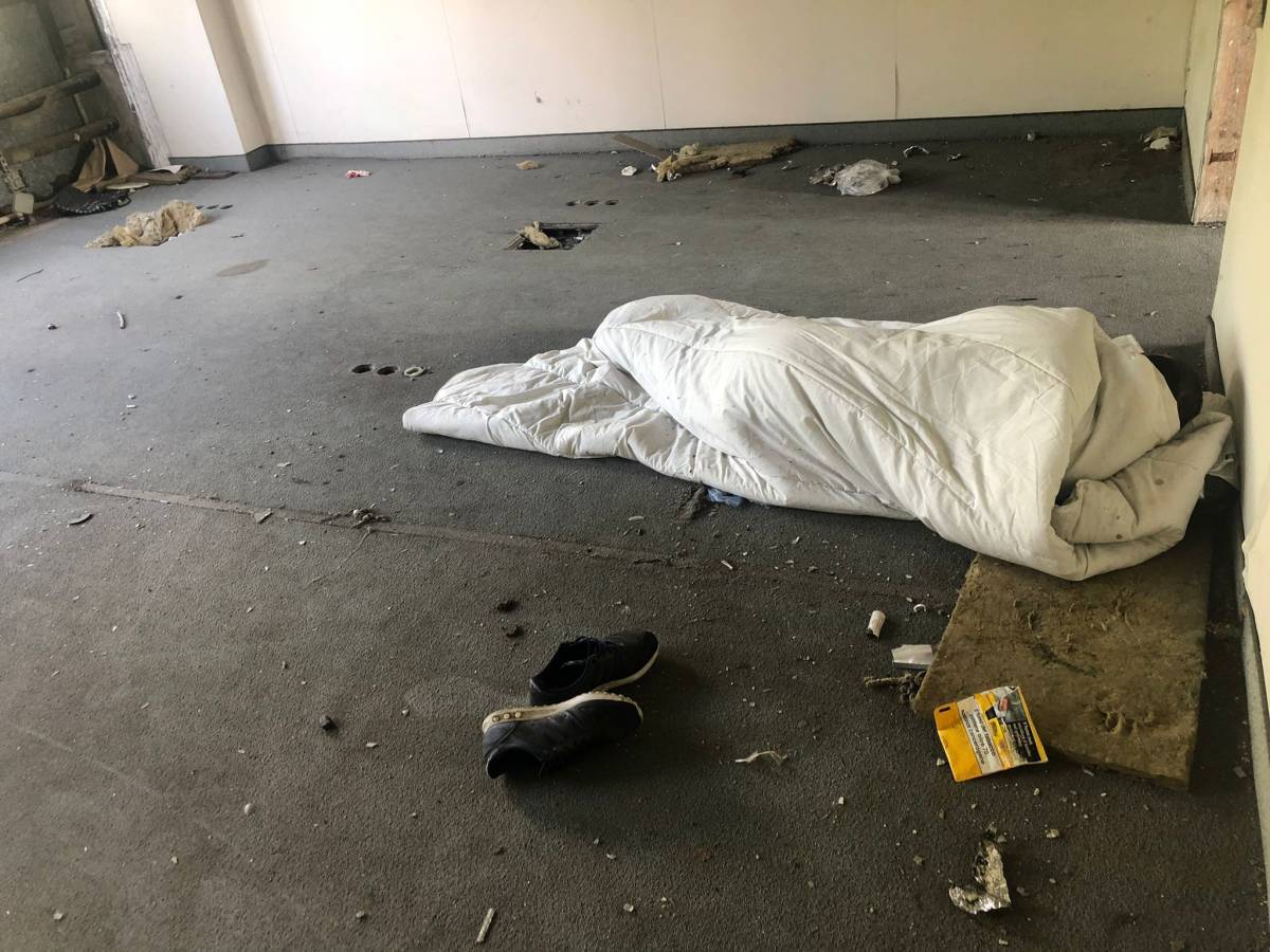 Il quartiere da incubo di Milano occupato dagli immigrati