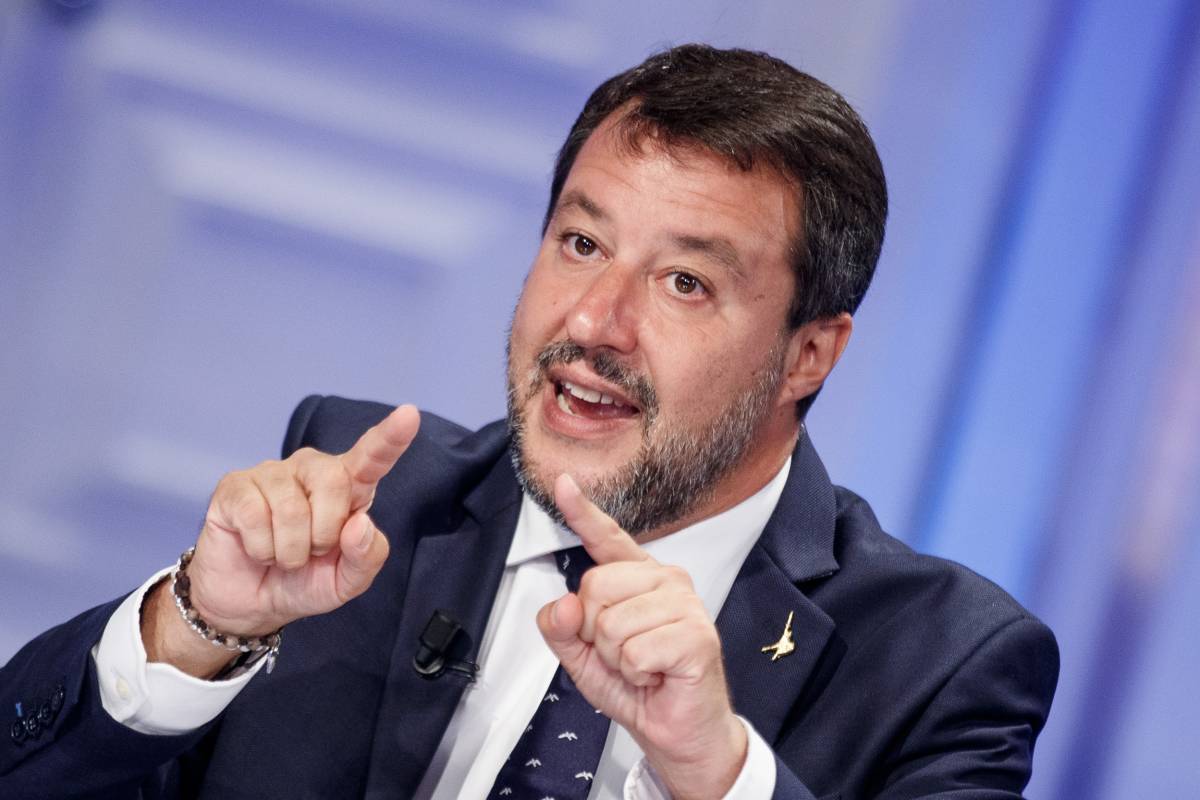 Salvini attacca: a caccia di gay e poi candidano i condannati