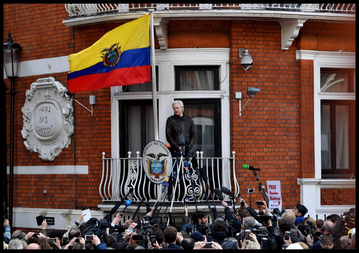Assange potrà essere estradato negli Usa: Londra rovescia la sentenza