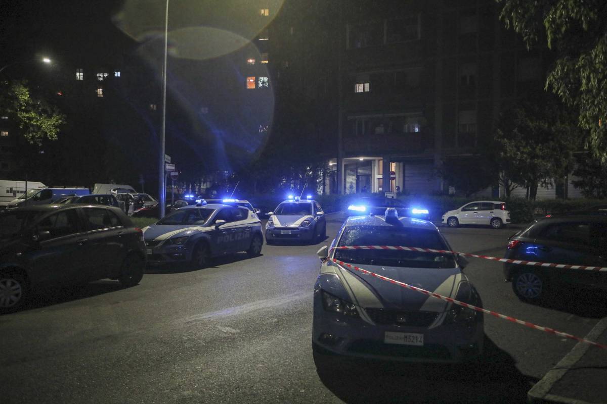 Dà in escandescenze, viene ammanettato davanti ai sanitari e ha un malore. Morto 43enne marocchino
