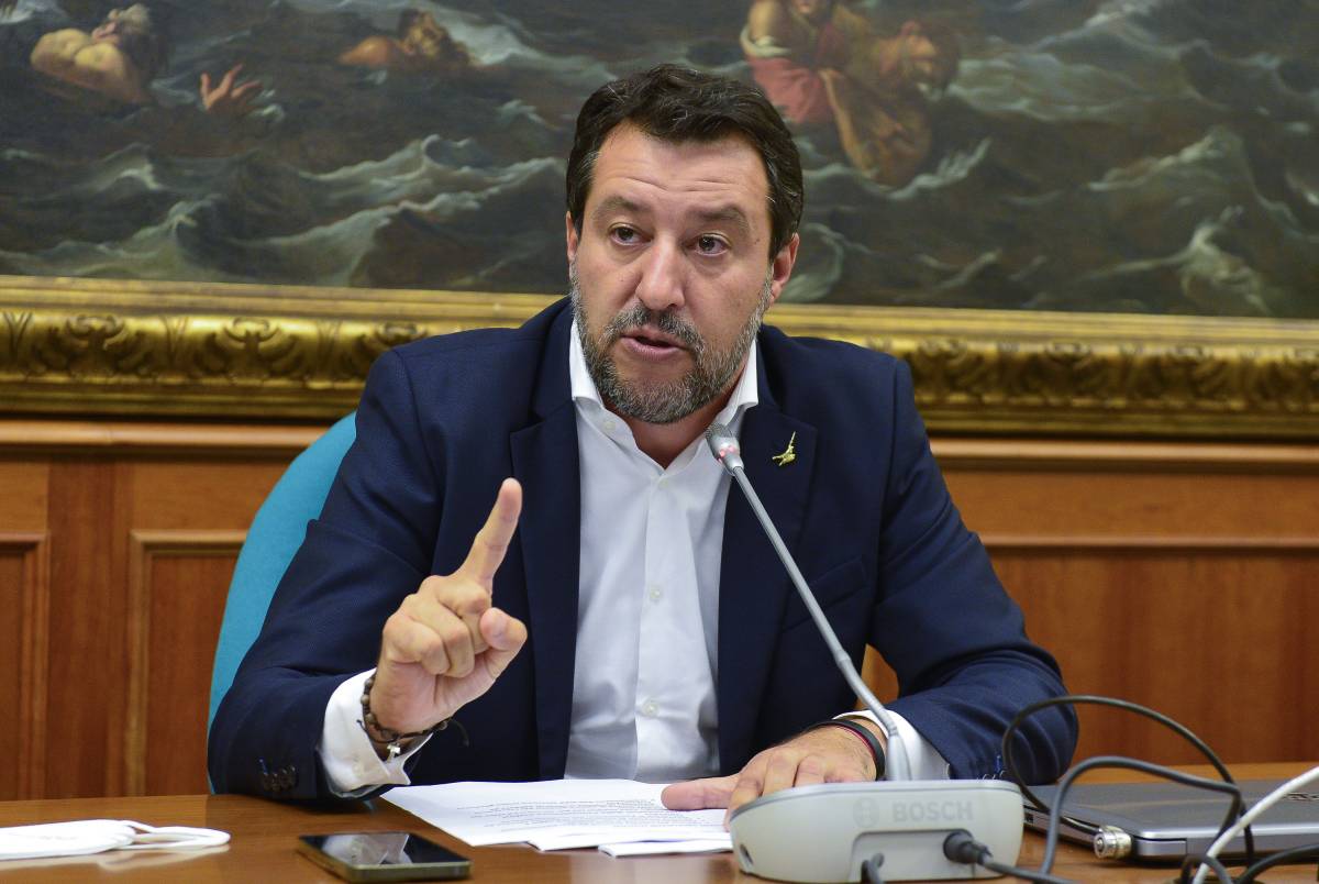 Salvini smaschera la sinistra: "Antifascista, ma vi dico perché non andremo in piazza"
