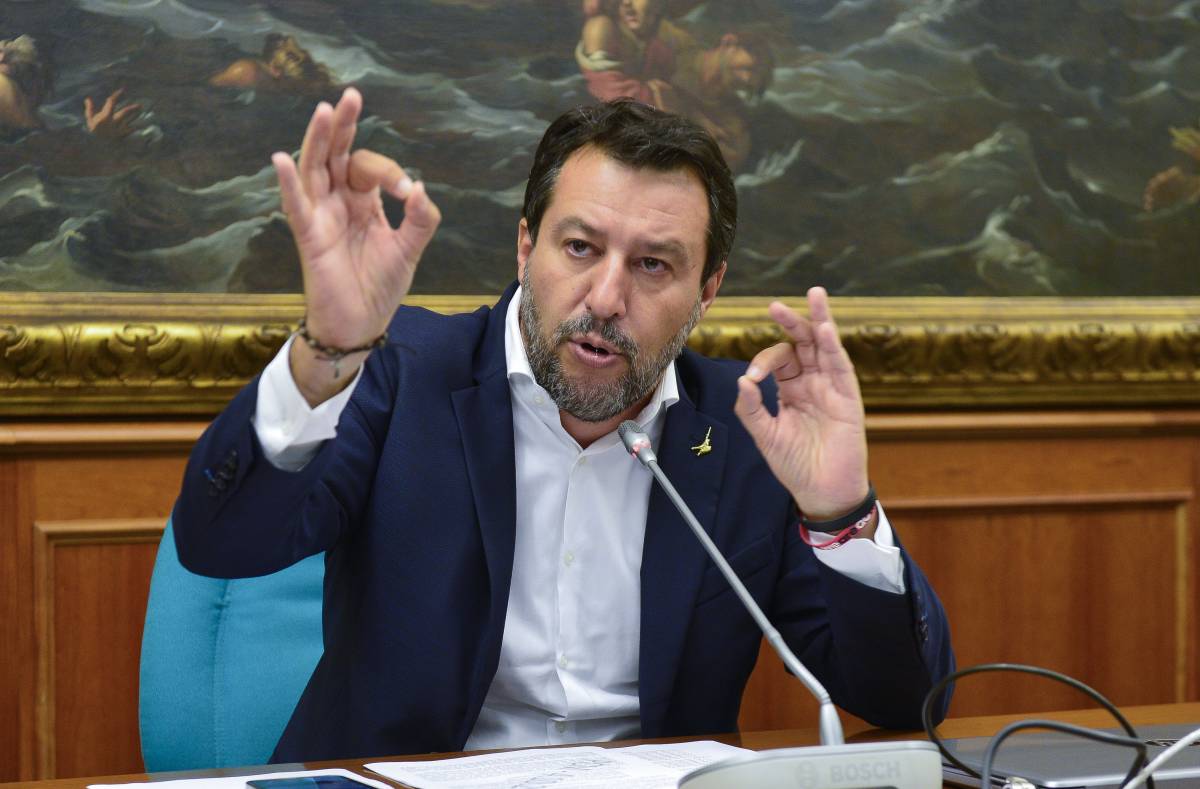 Salvini a Draghi: "Niente tasse? Lo scriva". E il premier accelera: il piano