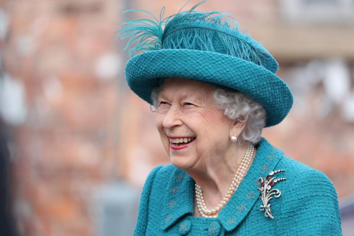 Niente più Martini Dry per la regina Elisabetta: lo vietano i dottori