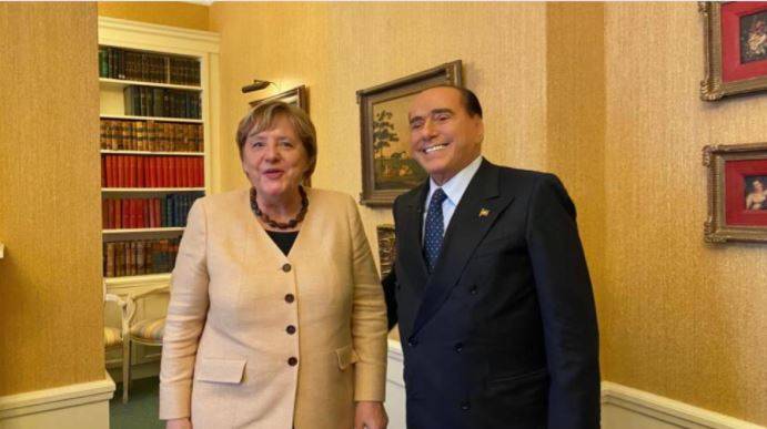 Berlusconi torna in Europa: "Centrodestra lontano da estremismi"