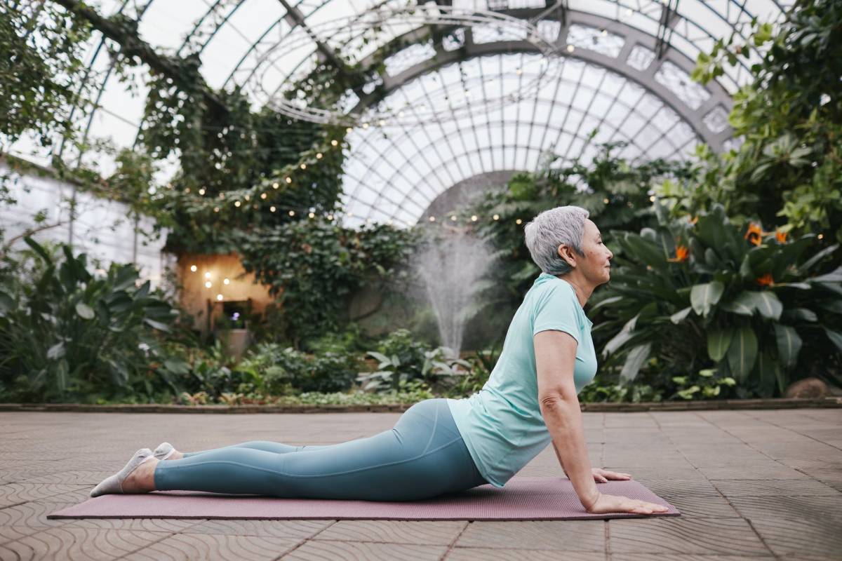Esercizi di stretching per la schiena: i migliori a 60 anni