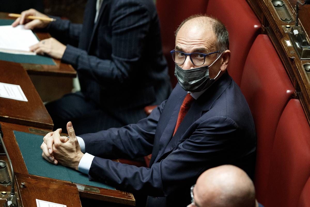 La minaccia di Letta: "Berlusconi al Quirinale? Il mattino dopo casca il governo"