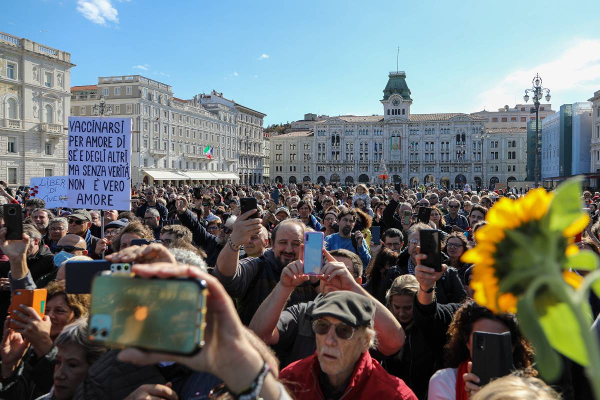 A Trieste la rivolta dei Sì vax. "Ora basta, mobilitiamoci"