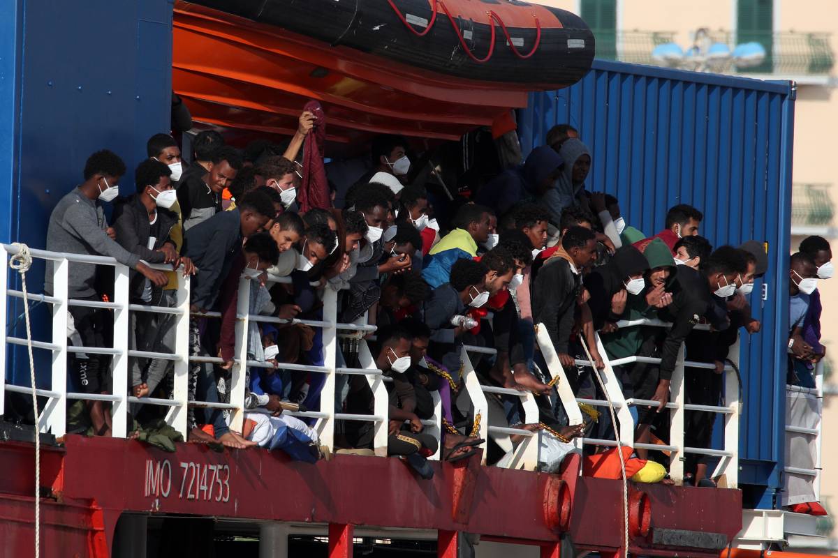 "L'Italia non può mandarla in porti lontani". E la Ong cerca 3mila finanziatori per la nuova nave
