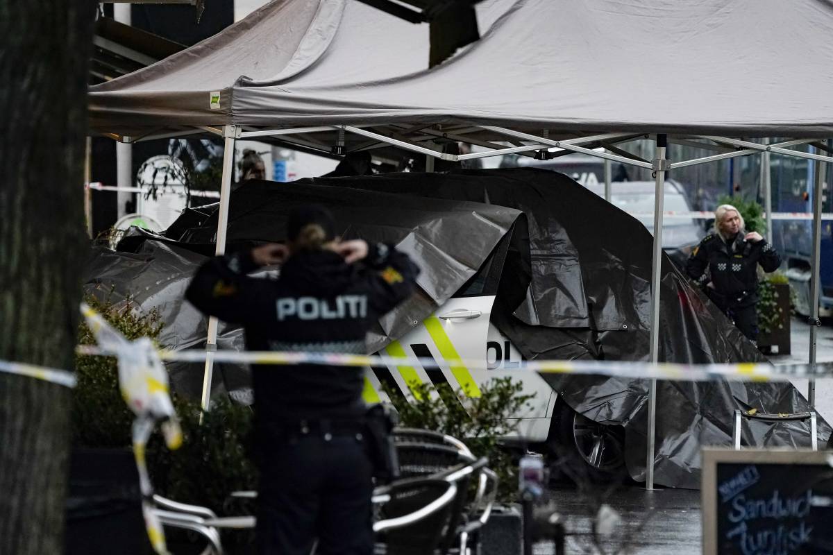 Oslo, accoltella passanti gridando "Allah Akbar". Polizia uccide ceceno