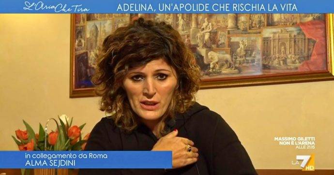 La denuncia e i documenti negati: Adelina si suicida