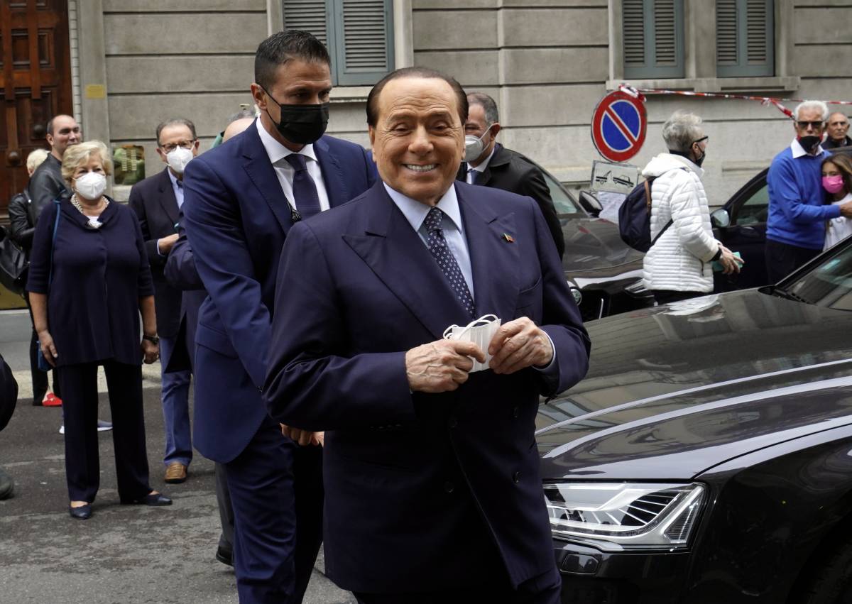 Berlusconi: "Draghi avanti fino al 2023 e anche oltre"