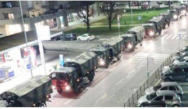 I camion militari scortano i feretri di Bergamo fuori città