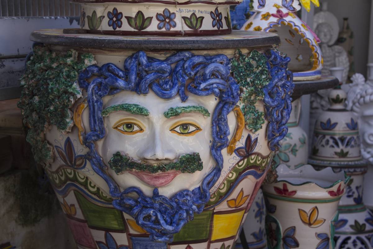 Le maschere di Seminara: l'arte della ceramica in Calabria