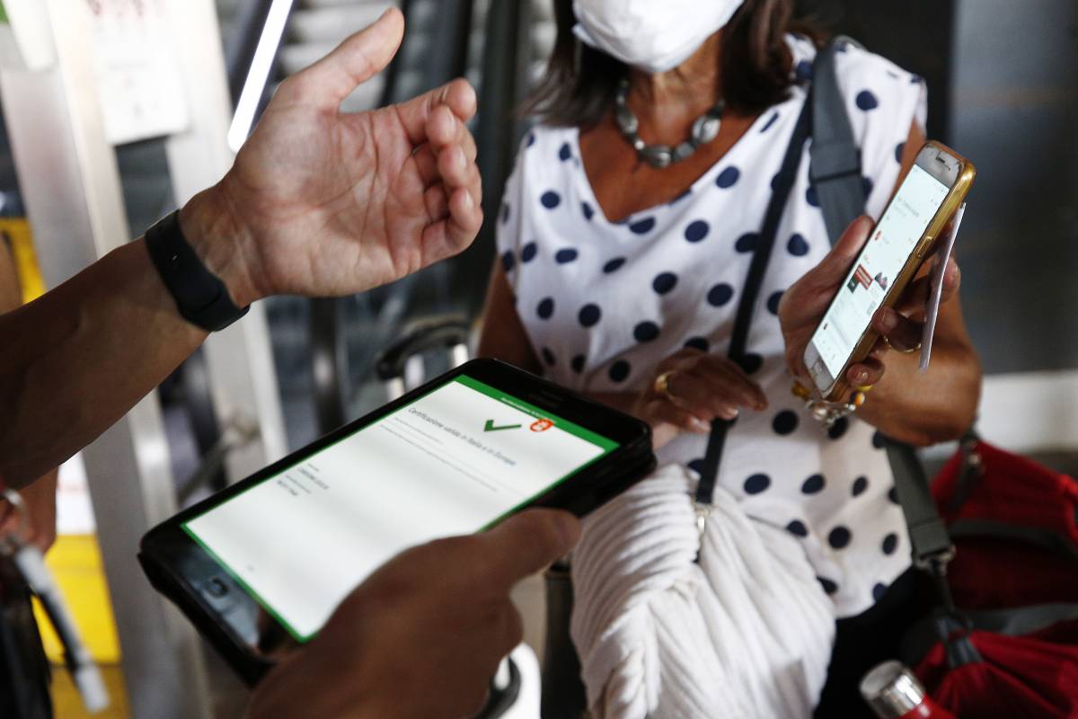 Green pass o super Green pass: tutto quello che c'è da sapere