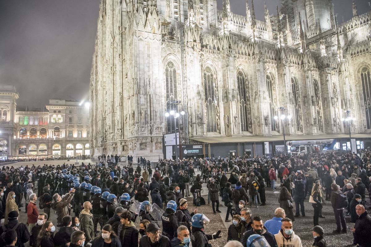 I No Pass tra i turisti: Milano ancora ostaggio degli ultimi 600 ultrà