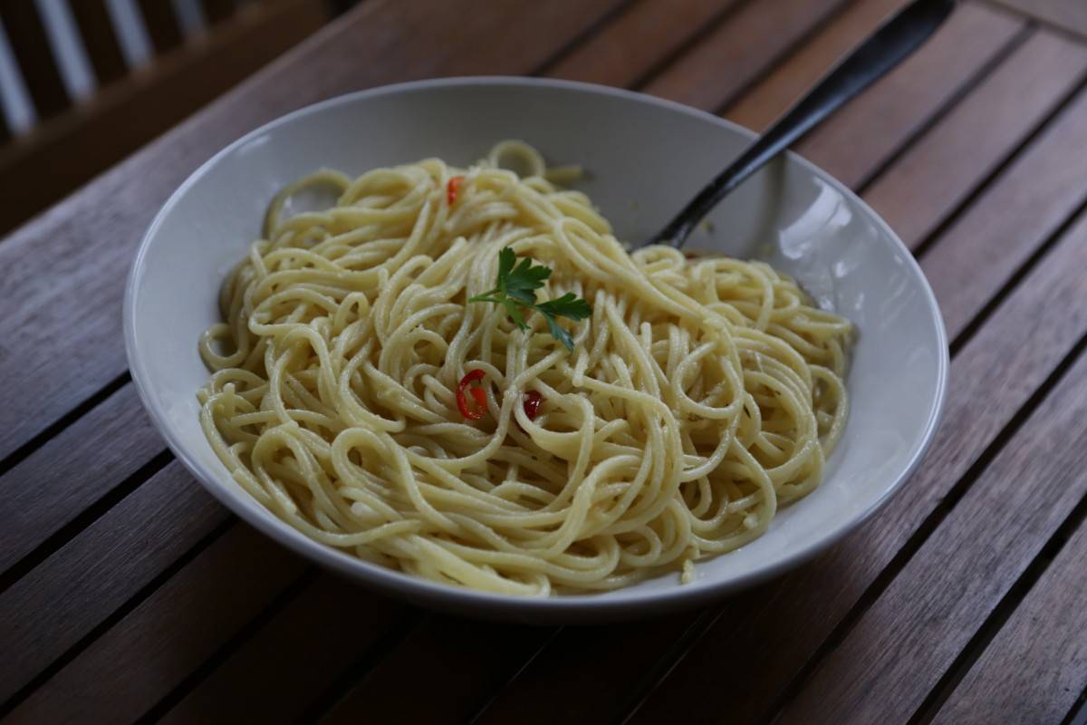 Spaghetti aglio, olio e peperoncino: ricetta e benefici a 60 anni