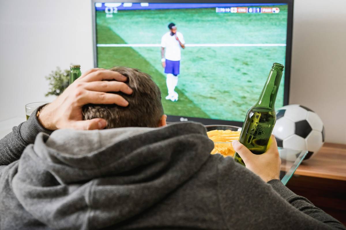 La stangata su chi guarda la partita in streaming: cosa rischi