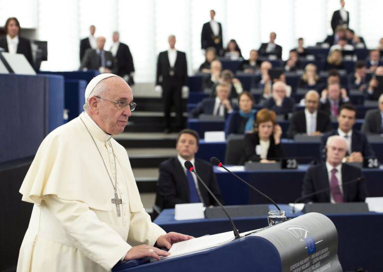 "Luoghi di tossicità". Papa Francesco contro i siti web