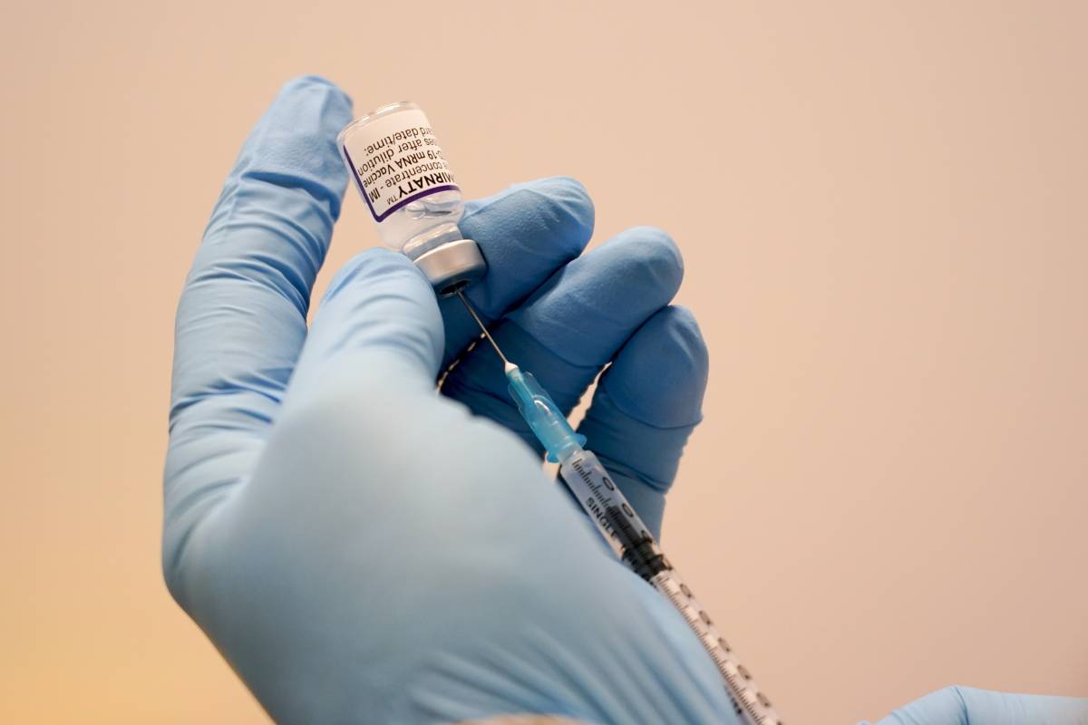 Via libera al vaccino per i bimbi: "Per i fragili terza dose dopo 28 giorni"