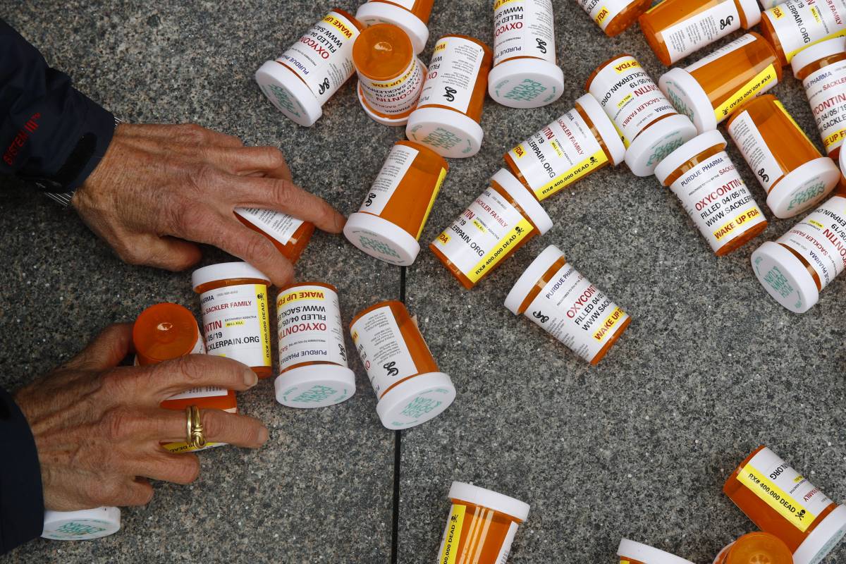 Crisi degli oppioidi, così le case farmaceutiche patteggiano e non vanno a processo