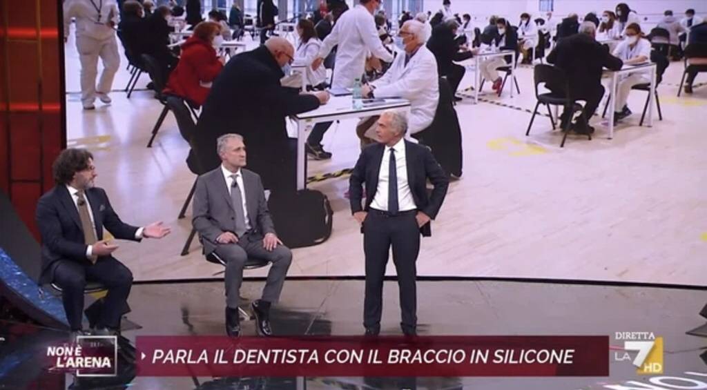 Giletti intervista il no vax col braccio in silicone: scoppia la polemica