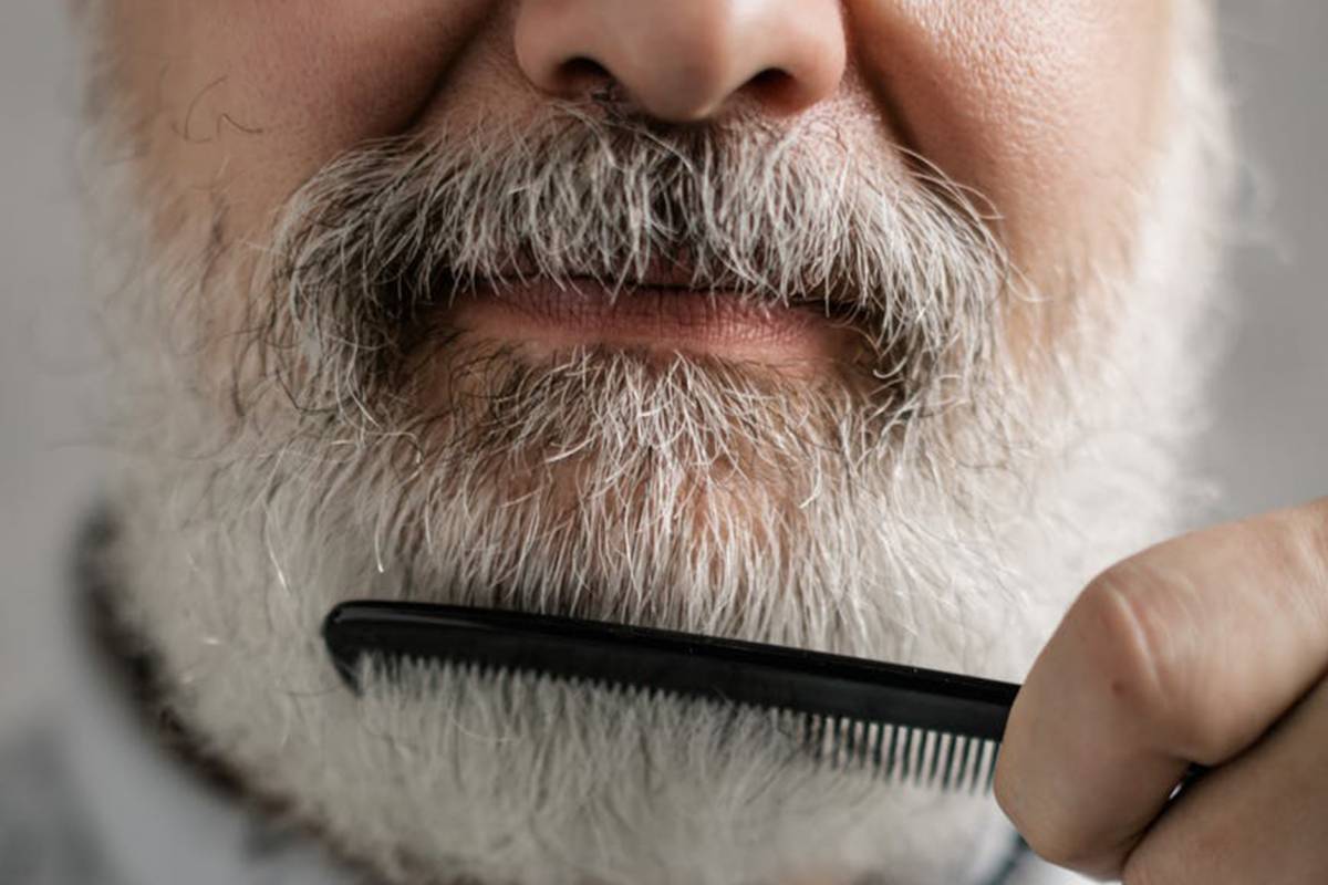 Barba tinta o al naturale: quale scegliere a 60 anni