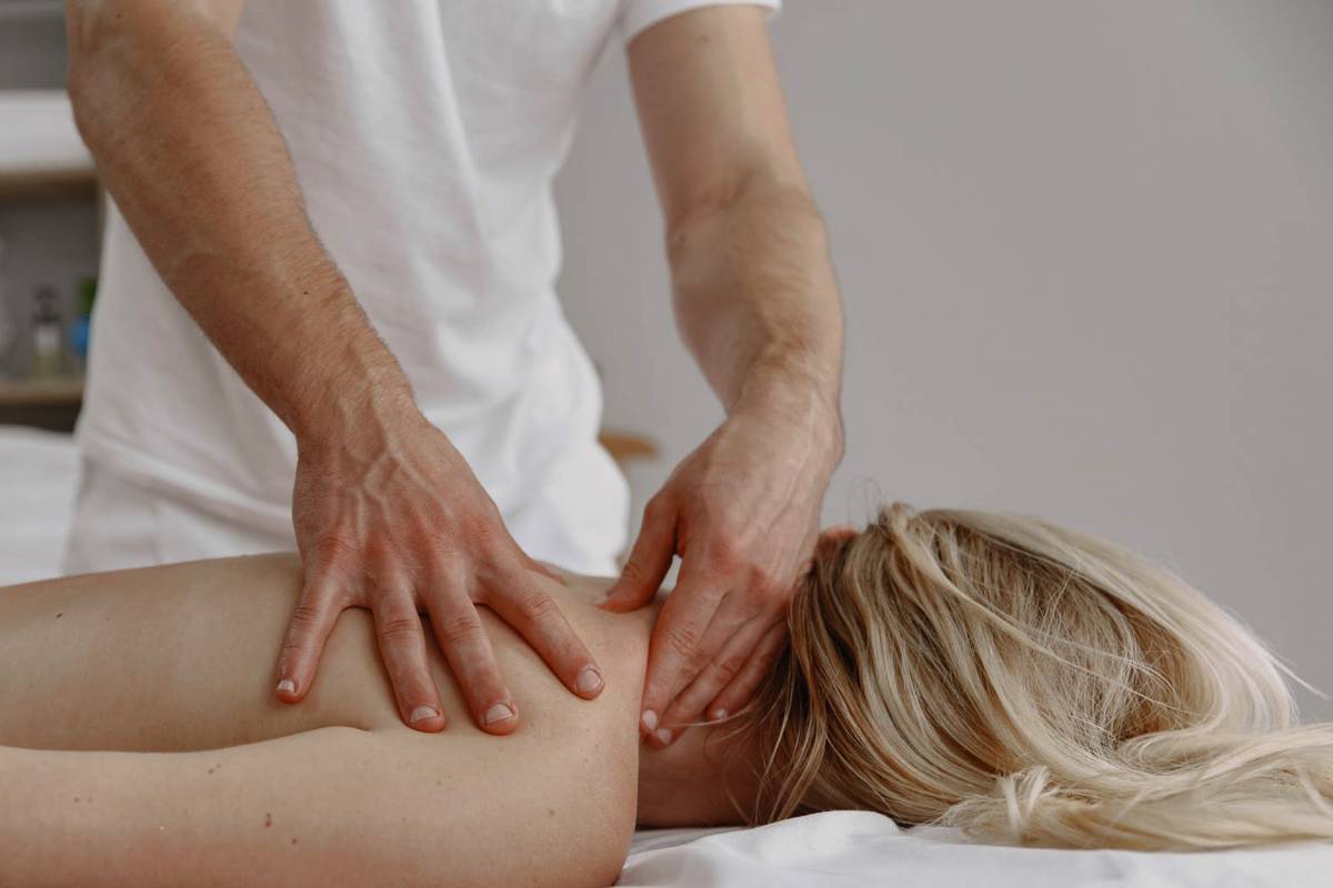 Massaggio californiano: come si fa e benefici per gli over 60