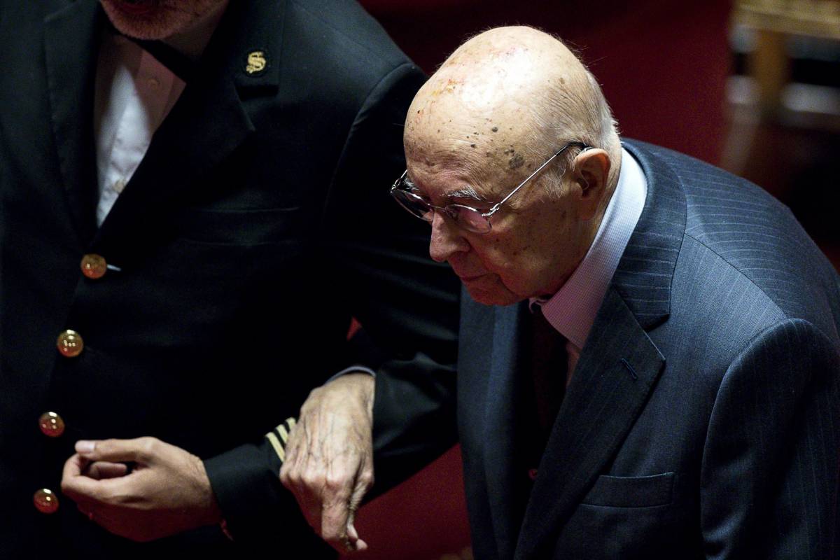 "Era provato...". La verità sulle dimissioni di Napolitano 