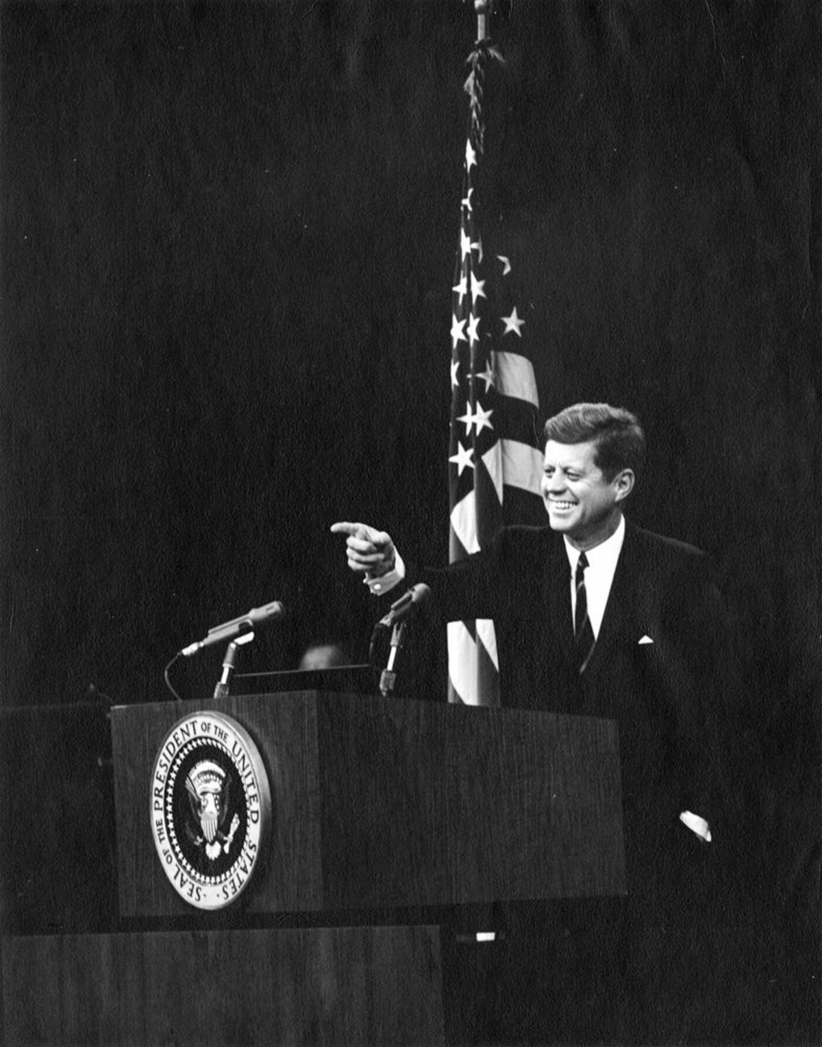 La lezione attuale di "JFK" sulla stampa libera