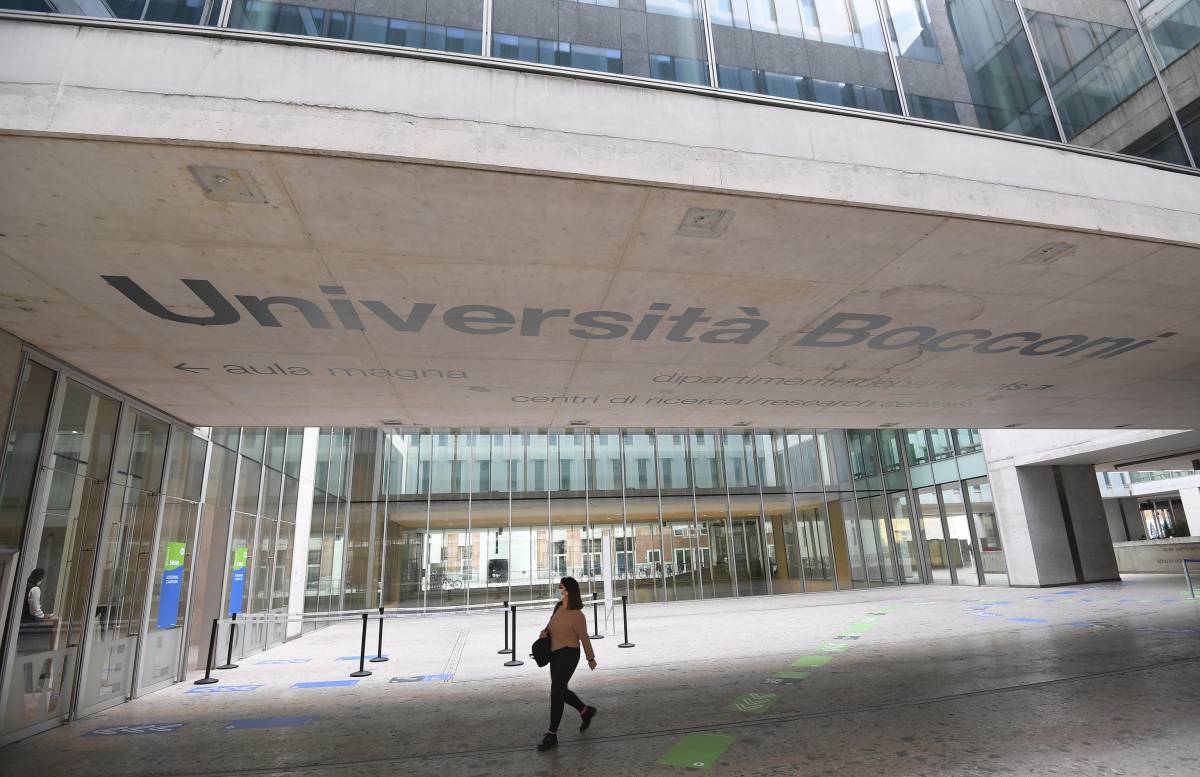 Troppe aggressioni. La Bocconi organizza una scorta a piedi per le studentesse