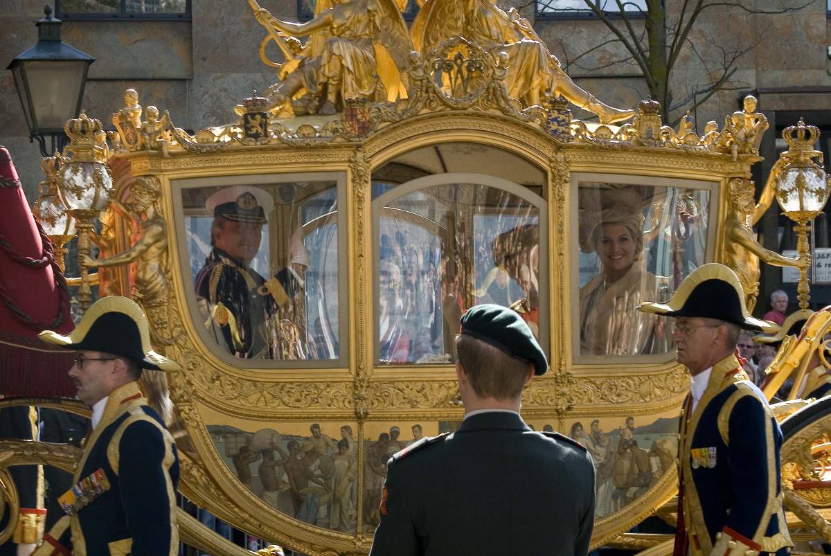 Il re d'Olanda rinuncia alla carrozza "razzista e colonialista"
