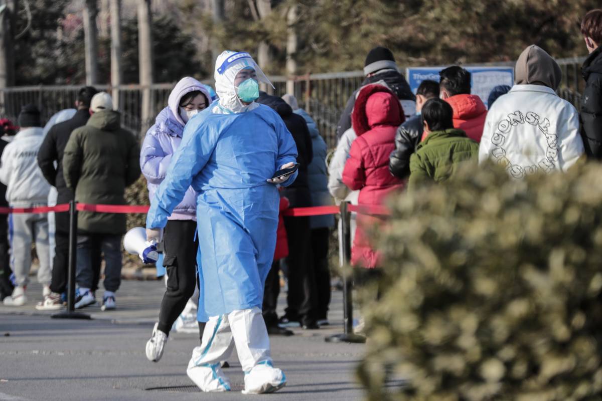 "26 milioni in lockdown e morti non registrate": Omicron paralizzata Shanghai