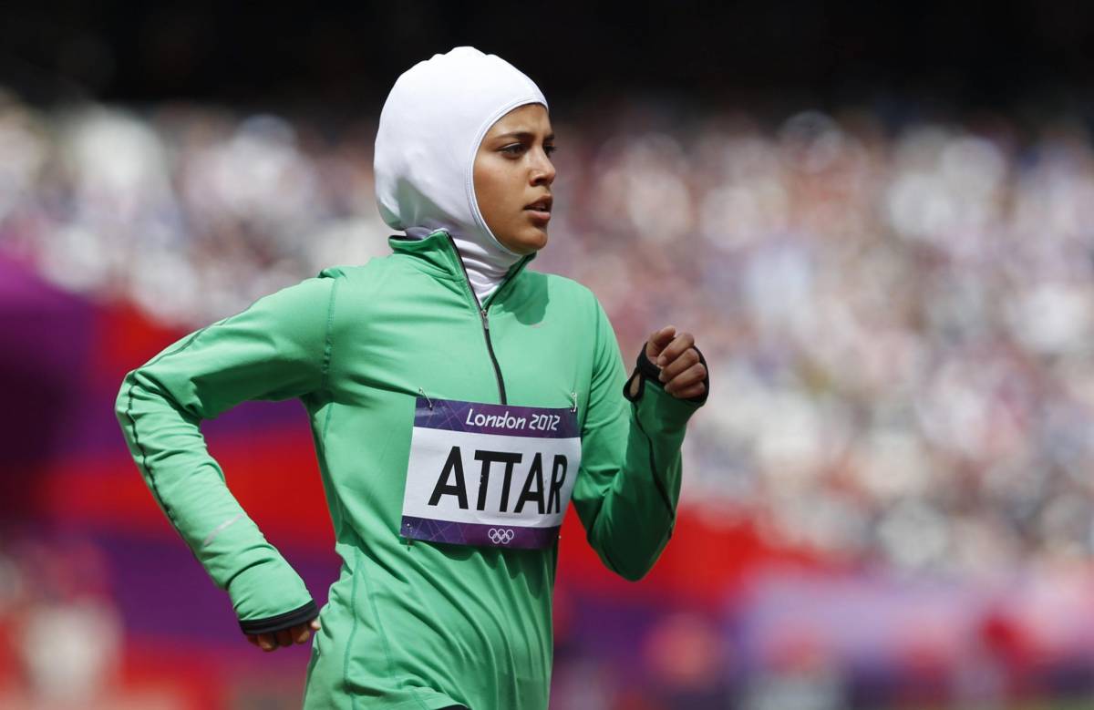 "Viola la neutralità" La Francia vieta l'hijab alle atlete in campo