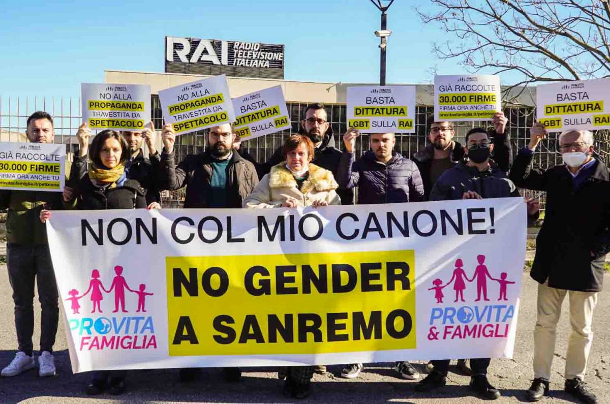 "Canone Rai tassa occulta per le associazioni Lgbt": scoppia la protesta