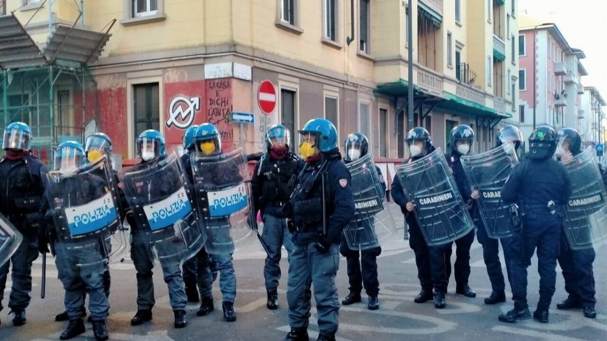 Mitragliatori, spari e rapine. Non è il Far West ma quasi