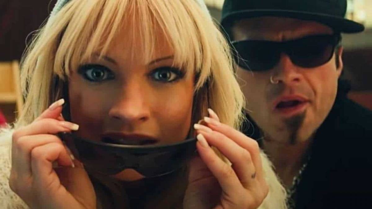 Pam & Tommy, così è stato diffuso il video hot di Pamela Anderson