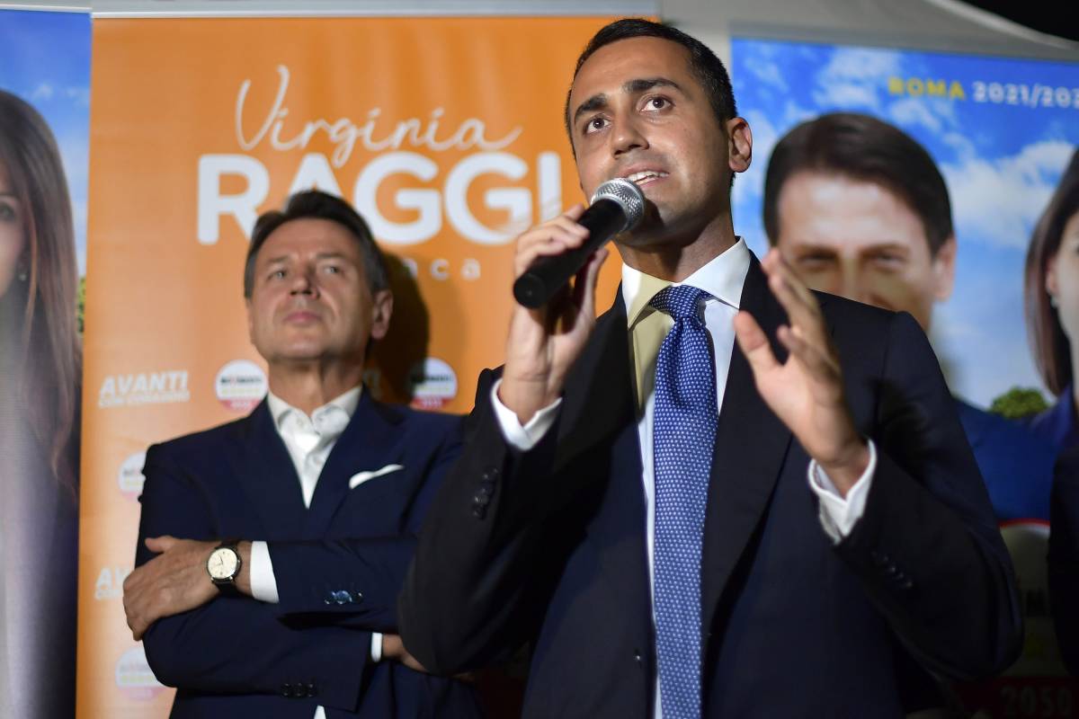 Conte rinvia la resa dei conti: congelata l'espulsione di Di Maio