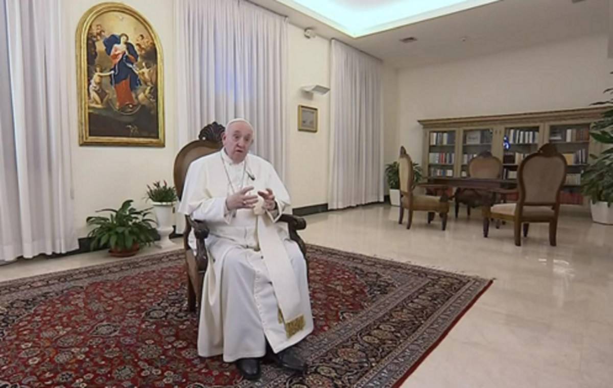 Il Papa da Fazio: "Quello che si fa coi migranti è criminale. Soffrono tanto"