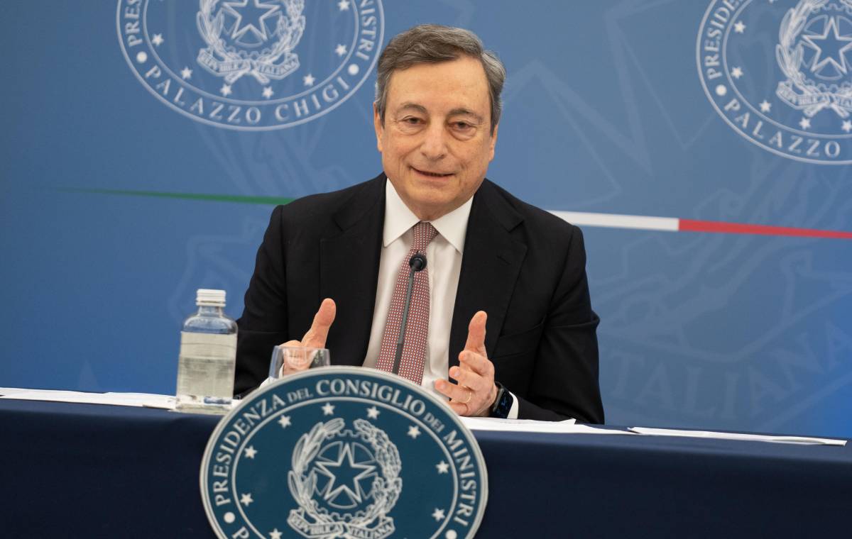Draghi non cerca lavoro: "Federatore del centro nel 2023? Lo escludo"