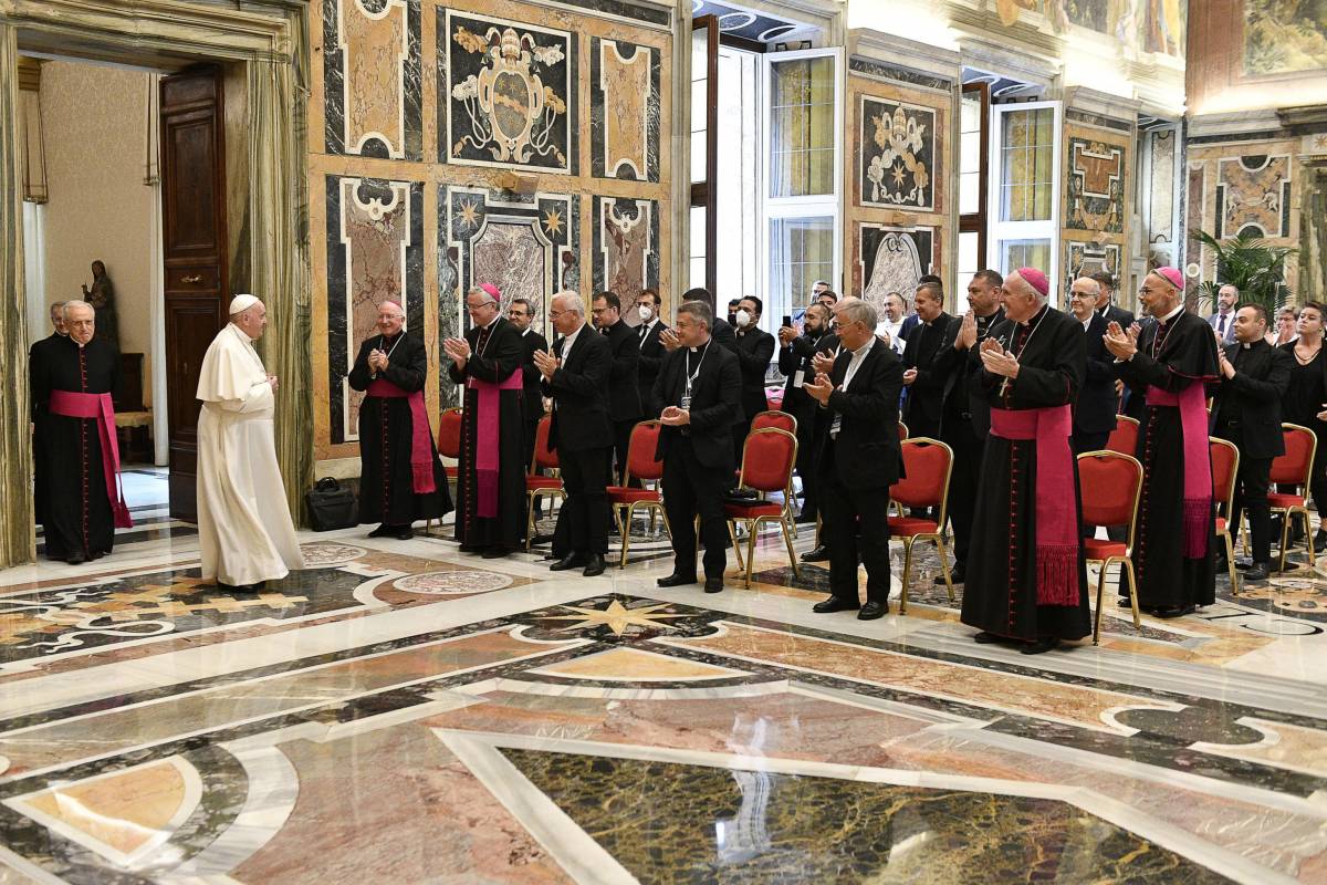 Due cardinali inviati al confine: cosa c'è dietro la mossa di Bergoglio