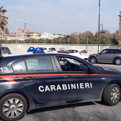 60enne presa a pugni e stuprata mentre passeggiava vicino casa