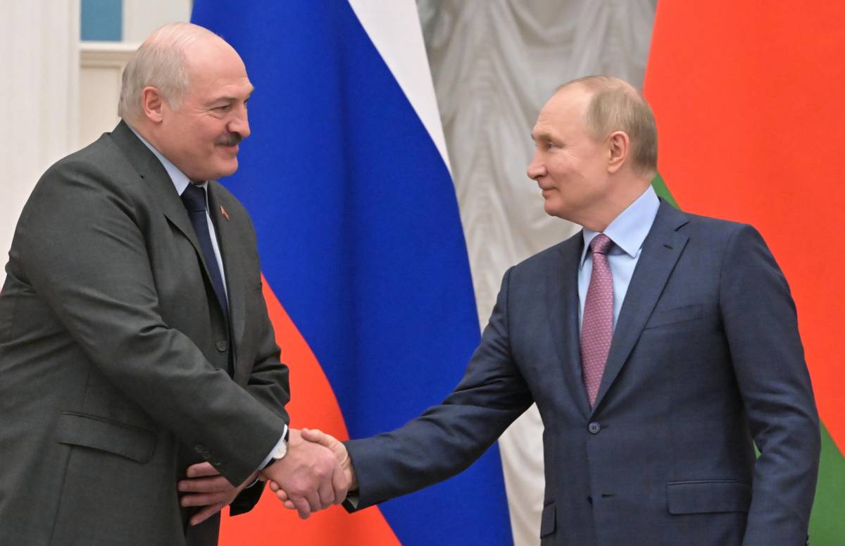 Lukashenko: "Noi non combattiamo". Il giallo delle truppe entrate in Ucraina