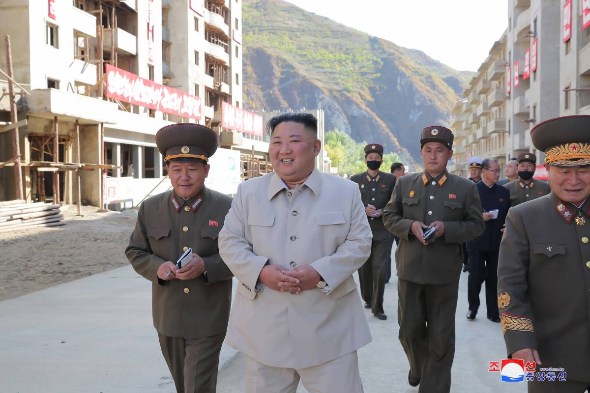 "Kim chiude le ambasciate": cosa si nasconde ditero la sua mossa 